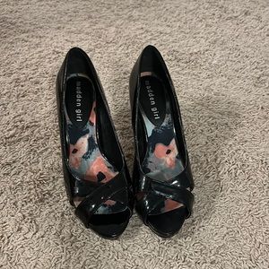 Madden girl black peep toe high heels size 6